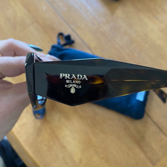Prada Sunglasses PR 17WS - Picture 2 of 5